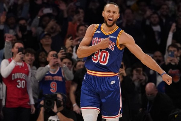 Lou Wei: Curry nên được đưa vào cuộc thảo luận về dê, như Jordan & Kobe & James & Shark