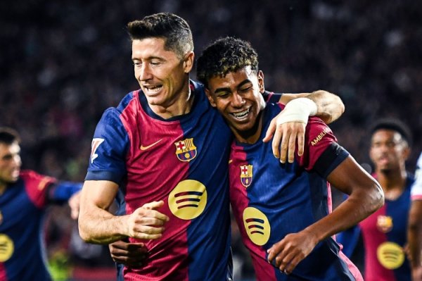 Lewandowski: Yamal có thể làm bất cứ điều gì anh ấy muốn trên sân ở tuổi 15, thử thách của anh ấy là