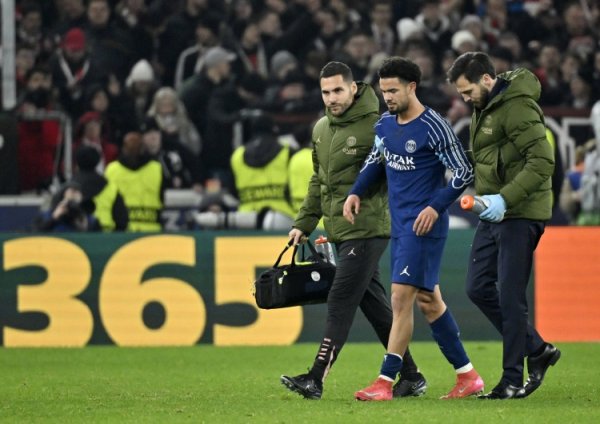 Tờ báo nhóm: Paris ngạc nhiên bởi sự suy thoái của Emery Jr., nghĩ rằng tình trạng đào tạo và các ch
