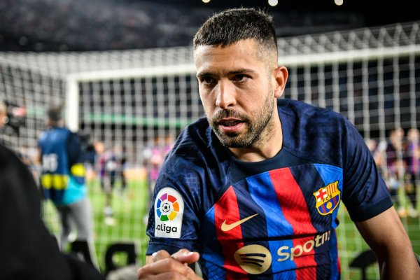 Alba tuyên bố nghỉ hưu, Barcelona đã giành được giải Champions League vào năm 2015 và Lions vẫn đang