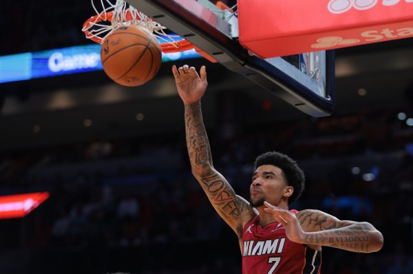 Thảo nào Heat không bán được! Weir ghi được 14 điểm, 5 trên 8 và 1 block trong 9 phút và đóng góp mộ