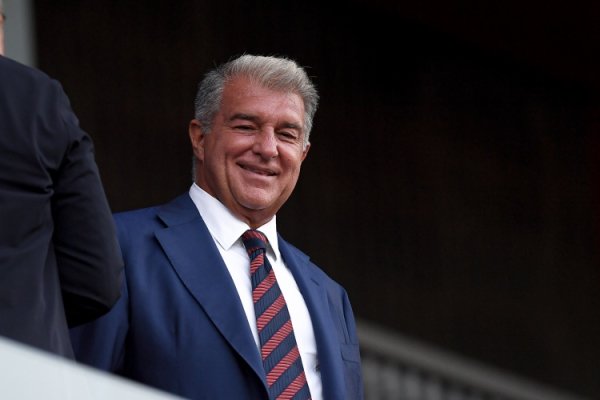 Mỗi bài báo: Barcelona nợ tổng cộng 159 triệu euro do hoạt động chuyển nhượng cầu thủ và họ nợ Bayer