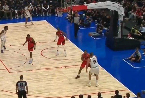 Cameron Johnson về đường chuyền kỳ quặc của Jokic: Thật tệ, lẽ ra tôi nên thực hiện cú sút đó