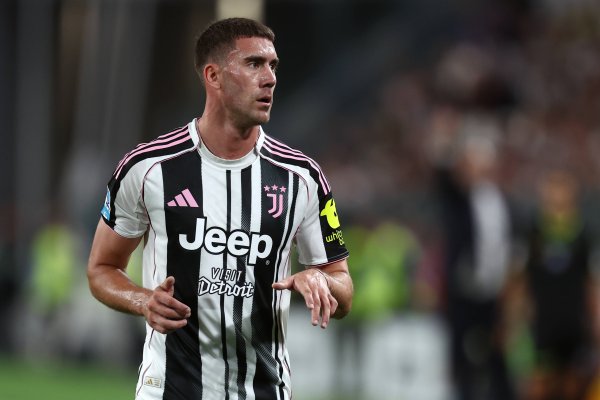 Phóng viên: Bayern vẫn đang để mắt đến Vlahovich và khả năng cầu thủ này gia hạn hợp đồng với Juvent