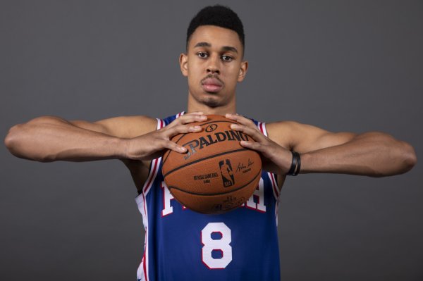 Chính thức: Mavericks ký hợp đồng với Matt Cross, Jamarion Sharp và Zhaire Smith