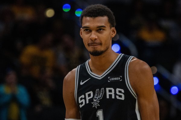 Điền vào các cột dữ liệu! Wenban Yama đã đóng góp 3 điểm, 6 rebound, 2 kiến ​​​​tạo, 1 cướp và 2 cản