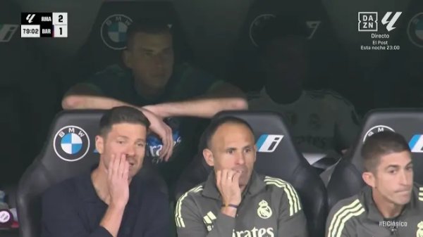 Không hài lòng khi bị thay thế! Marca: HLV thủ môn Real Madrid vào phòng thay đồ thuyết phục Viniciu