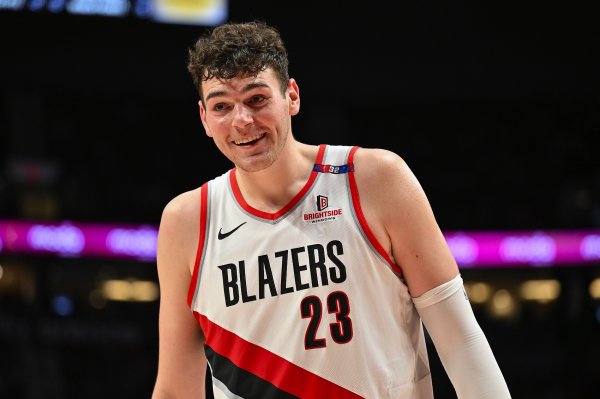 Klingen: Ayton là anh trai của tôi. Anh ấy đã giúp đỡ tôi rất nhiều ở mùa giải trước. Tôi rất biết ơ