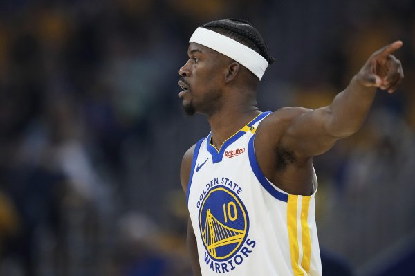 Khá thỏa đáng! Butler thực hiện 7 trong số 18 cú sút và ghi được 23 điểm, 11 rebound, 3 kiến ​​​​tạo