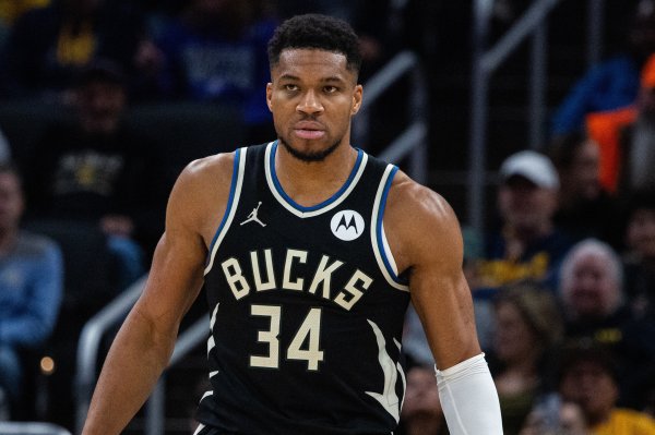 Đánh bại Pacers ngày hôm qua! Bucks đấu với Raptors trong trận đối đầu trên sân khách, Antetokounmpo