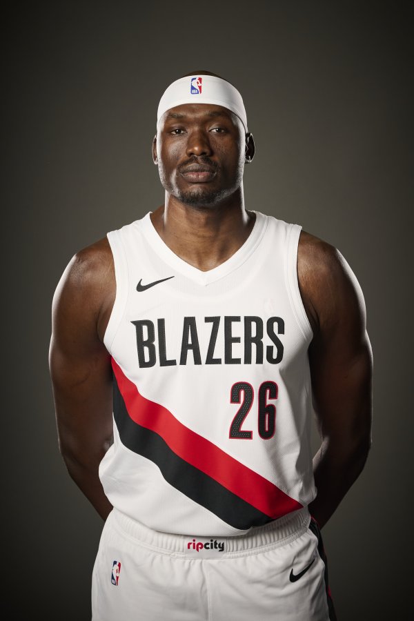 Reese ghi 3 điểm liên tiếp! Zeng Lingxu: Nếu bạn đánh bại Lakers, bạn không thể thua nếu không có Re