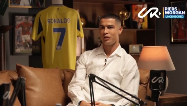 Cristiano Ronaldo: Sir Alex Ferguson giống như cha tôi trong bóng đá Tôi sẽ luôn nhớ anh ấy đã tốt v