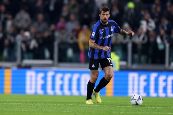 MiTi: Bisek dần thích nghi với việc chơi ở vị trí trung vệ, tương lai của Acerbi ngày càng rời xa In