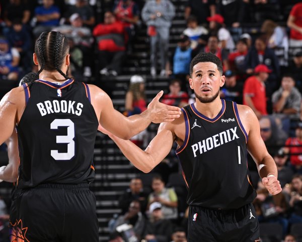 Booker: Dillon là người làm việc chăm chỉ nhất. Khi anh ấy đang hồi phục sau chấn thương, tôi hỏi an