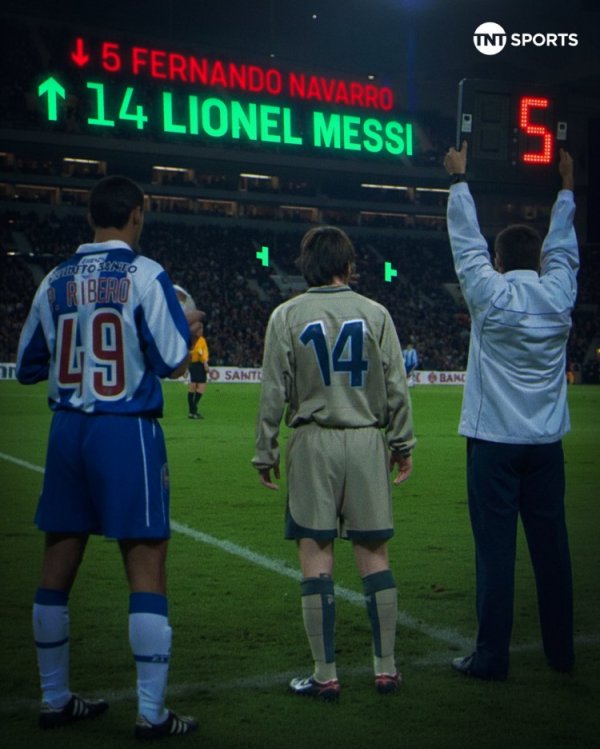 Truyền thuyết bắt đầu! Ngày này 22 năm trước, Messi 16 tuổi có trận ra mắt đội một Barcelona